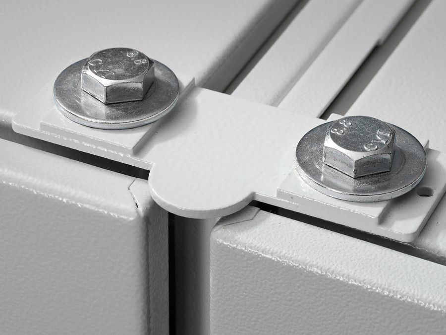DK Baying clamp, For retrospective baying of enclosures, with screw-fastened or lockable side panels., External mounting, For TS, TS IT
