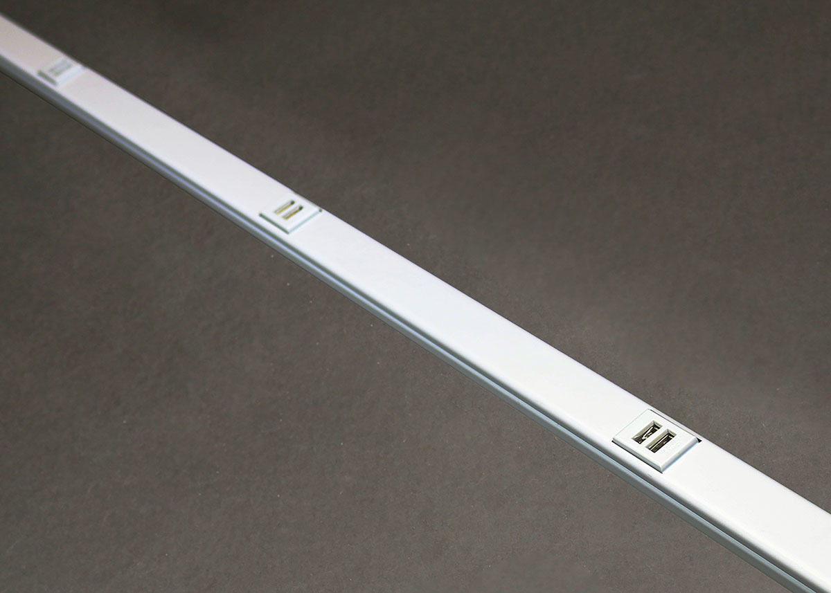 Plugmold; Multi-Outlet System; 3 ft, 5 USB Modules Outlet, 2.4 Amp, White