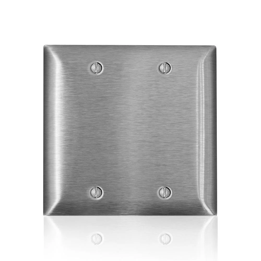 Leviton_SS23-40.jpg